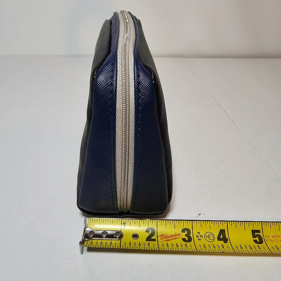 COLE HAAN AMERICAN AIRLINES ZERO GRAND toiletry bag black and blue zip - Picture 8 of 9